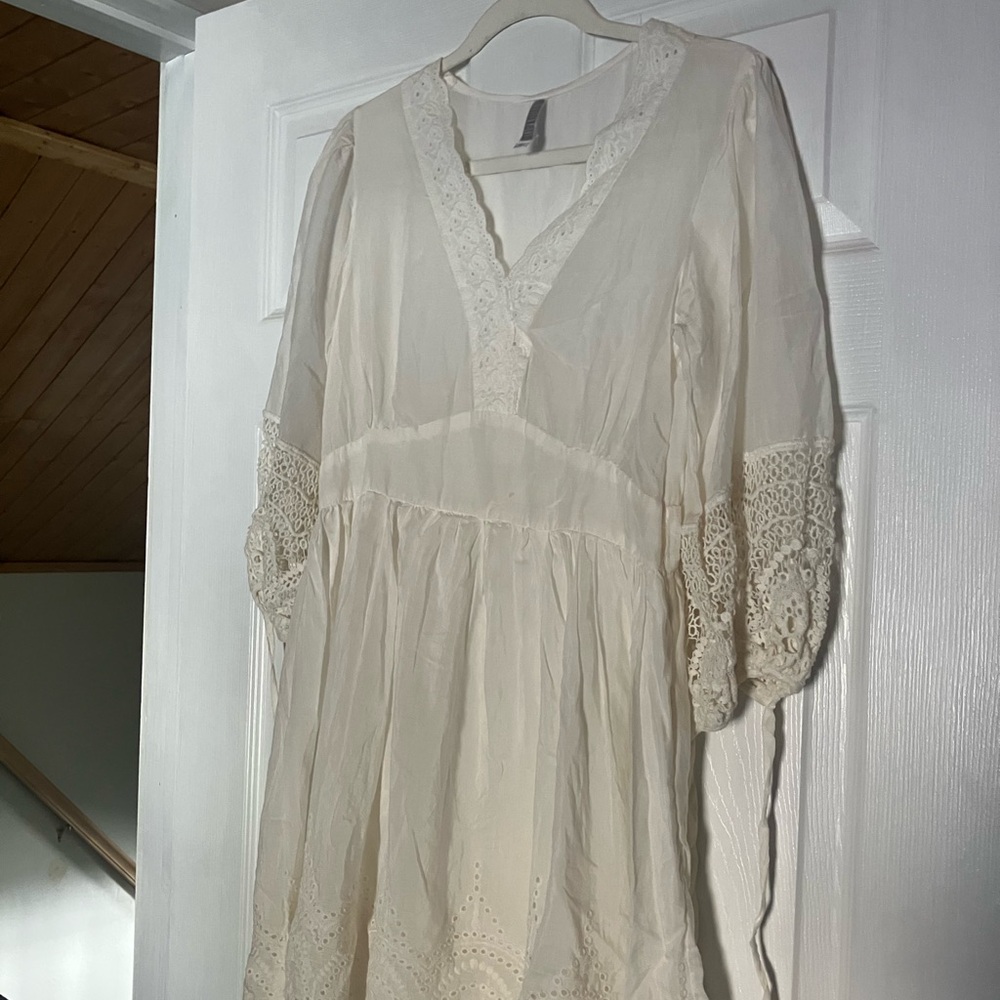 Romantic Lace-Trim Dress in Cream